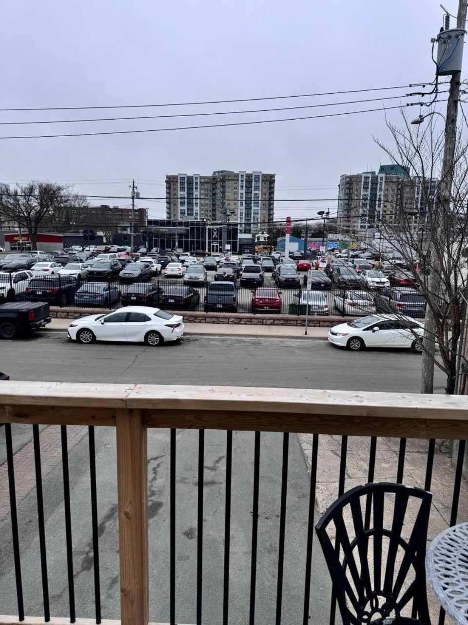 Location Cozy And Well-equipped, Unit #3 Apartment