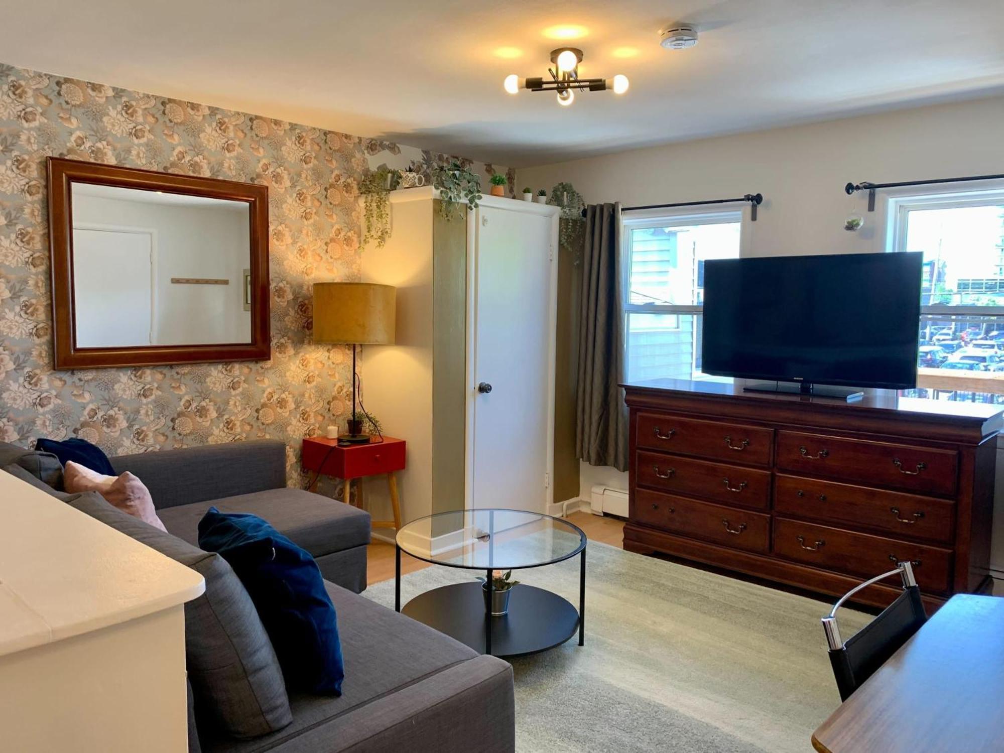 Apartment Location Cozy And Well-equipped, Unit #3 *